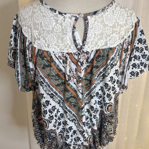 Cato Multicolor Paisley Blouse with Lace Detail - Picture 5 of 6